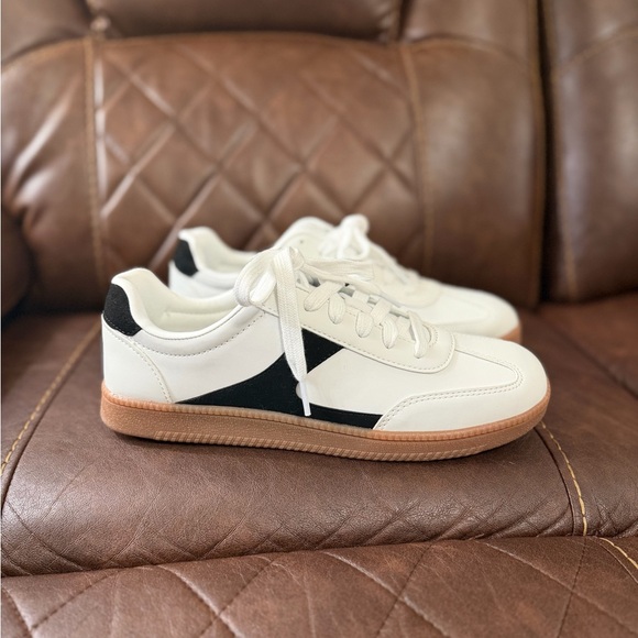 No Boundaries Shoes - No Boundaries Sneakers- Black & White